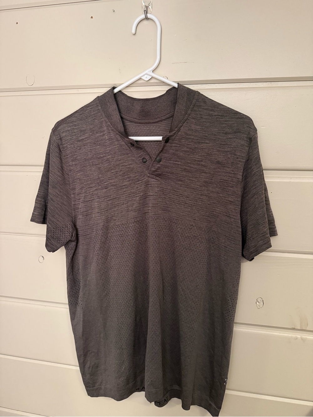 lululemon men’s  Short-Sleeve Heathered Charcoal Henley Tee